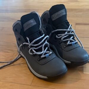 Columbia Black and Gray Hiking Boots Women’s Size 8